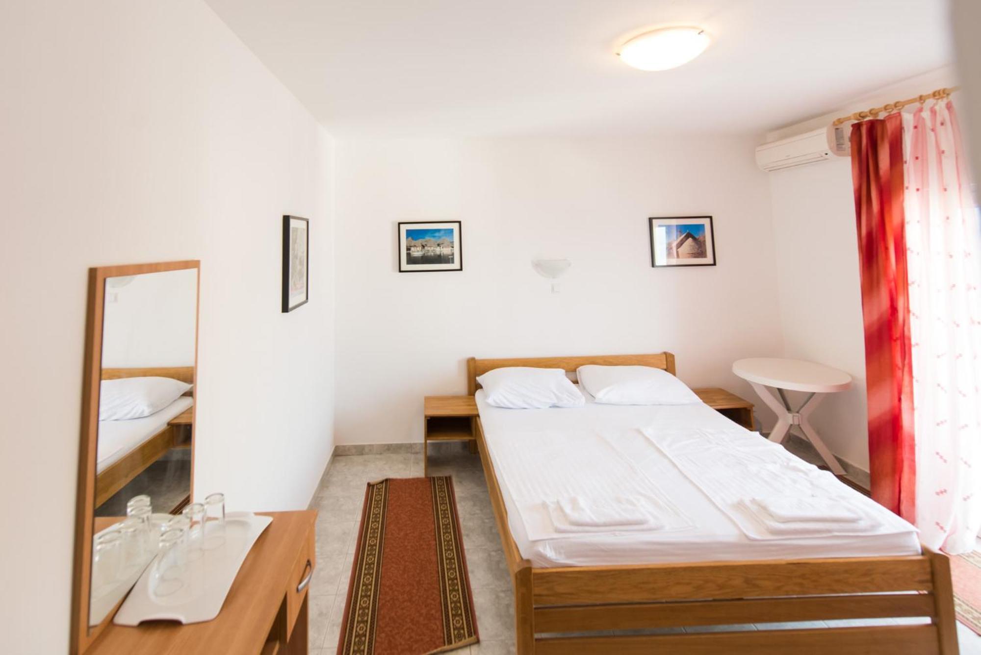 Bed And Breakfast Pero 3 Min Walk To The Beach Локва Рогозница Екстериор снимка